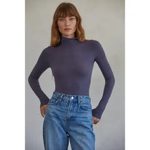 Load image into Gallery viewer, Knit Seamlees Turtle Neck Long Sleebe Bodysuit
