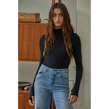 Load image into Gallery viewer, Knit Seamlees Turtle Neck Long Sleebe Bodysuit
