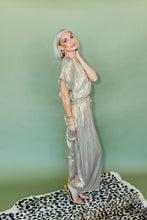 Load image into Gallery viewer, Gold Flowy Metallic Set

