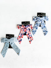 Load image into Gallery viewer, Blue &amp; White eyelet Bow
